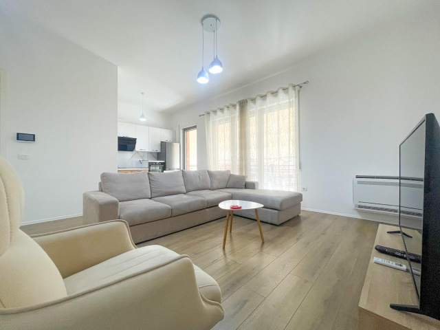 Tirane, jepet me qera apartament 2+1+A+BLK Kati 5, 900 Euro (Kompleksi Delijorgji)