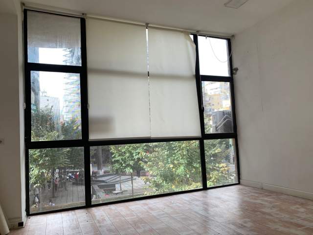 Tirane, jepet me qera ambjent biznesi Kati 1, 200 m² 2.200 Euro (Selvia)
