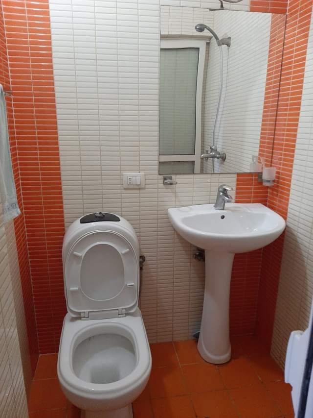 Tirane, jepet me qera apartament 1+1 350 Euro (Sotir Caci)