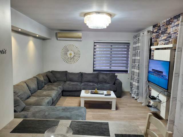 Tirane, jepet me qera apartament 2+1+BLK Kati 1, 80 m² 500 Euro (Rruga Bill Klinton)