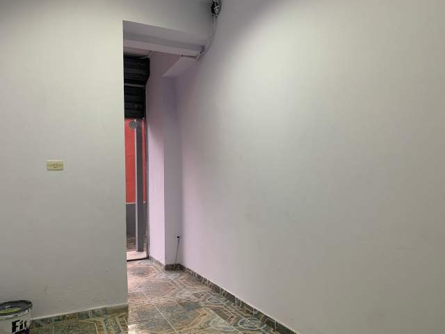 Tirane, jepet me qera dyqan Kati 0, 18 m² 35.000 Leke (Bardhyl)