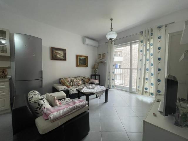 Tirane, jepet me qera apartament 1+1 70 m² 400 Euro (Materniteti i ri)
