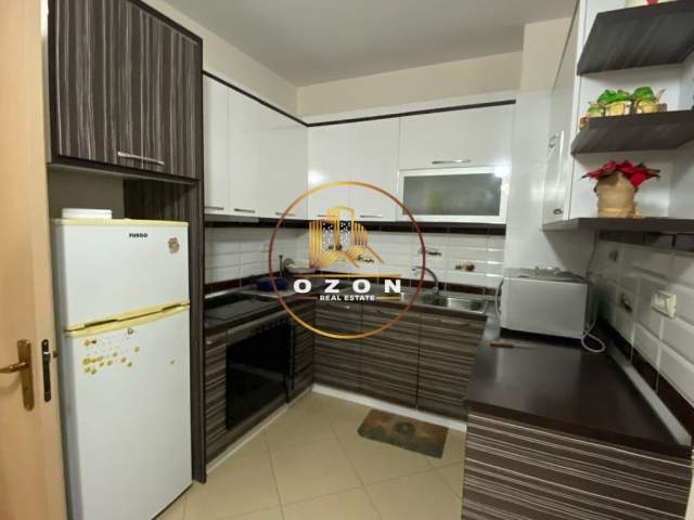 Tirane, jepet me qera apartament 2+1 Kati 2, 92 m² 650 Euro (YZBERISHT)