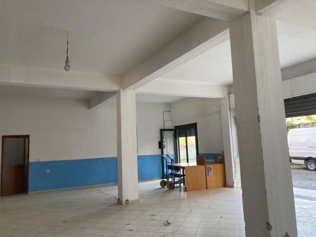 Tirane, jepet me qera magazine Kati 0, 130 m² 50.000 Leke