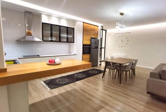 Tirane, jepet me qera apartament 3+1 Kati 2, 1.500 Euro