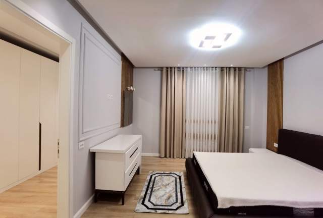 Tirane, jepet me qera apartament 3+1 Kati 2, 1.500 Euro