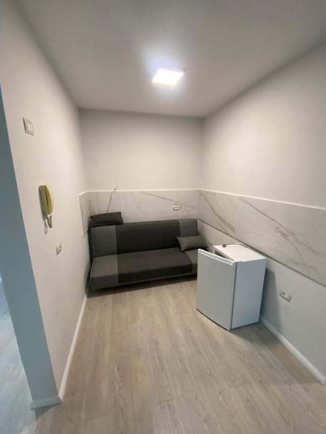 Tirane, jepet me qera zyre Kati 5, 110 m² 950 Euro (Ish Blloku)