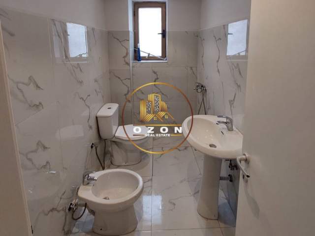 Tirane, jepet me qera apartament 1+1 Kati 3, 60 m² 450 Euro (Rruga e Barrikadave)