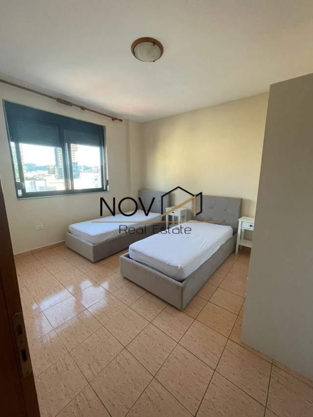 Tirane, jepet me qera apartament 2+1+BLK Kati 7, 106 m² 750 Euro (Bulevardi Zogu I)