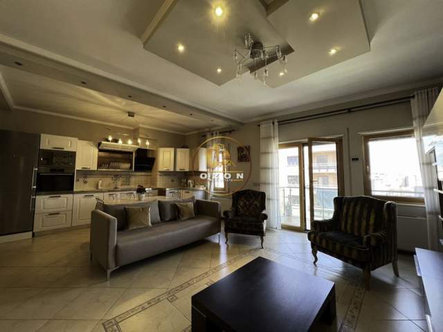 Tirane, jepet me qera apartament 3+1 Kati 9, 164 m² 1.200 Euro (Rruga e Barrikadave)