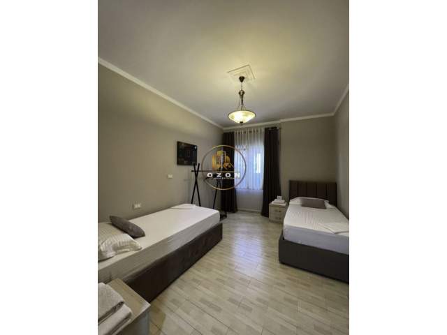Tirane, jepet me qera apartament 3+1 Kati 9, 164 m² 1.200 Euro (Rruga e Barrikadave)