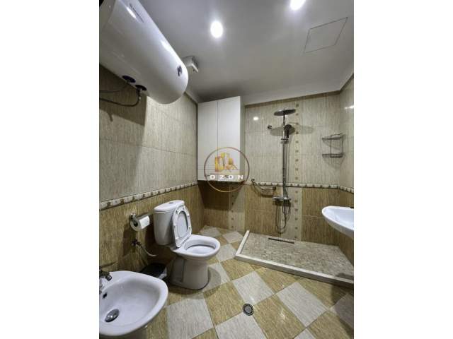 Tirane, jepet me qera apartament 3+1 Kati 9, 164 m² 1.200 Euro (Rruga e Barrikadave)