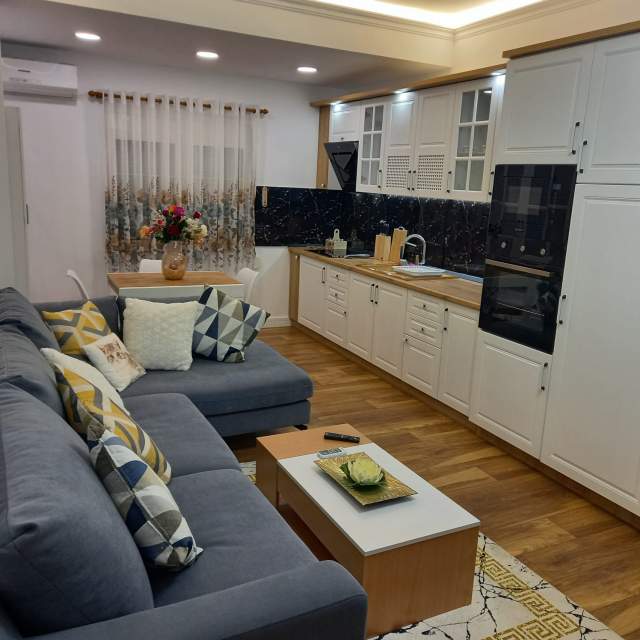 Tirane, jepet me qera apartament 1+1+BLK Kati 3, 70 m² 650 Euro (Rruga Margarita Tutulani)