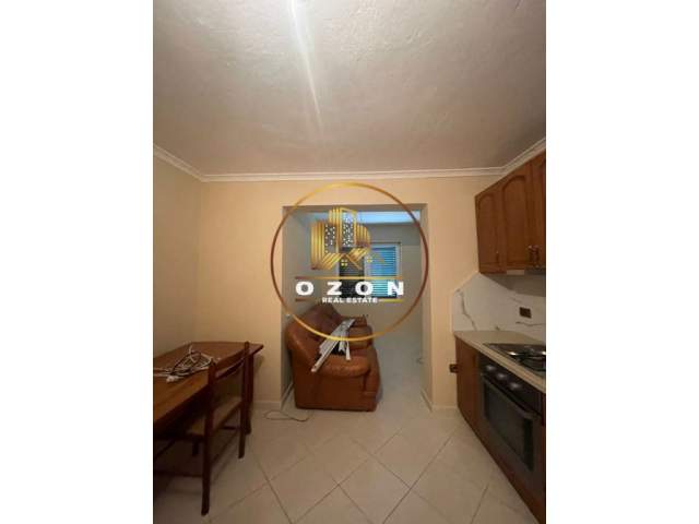 Tirane, jepet me qera shtepi 1+1 Kati 1, 350 m² 900 Euro (Rruga Vangjerl Meksi)