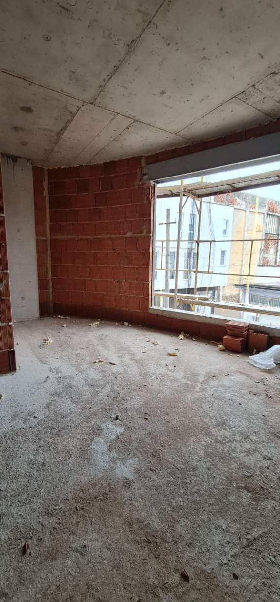 Tirane, shitet apartament Kati 2, 117 m² 234.000 Euro (Buze rruges kryesore)