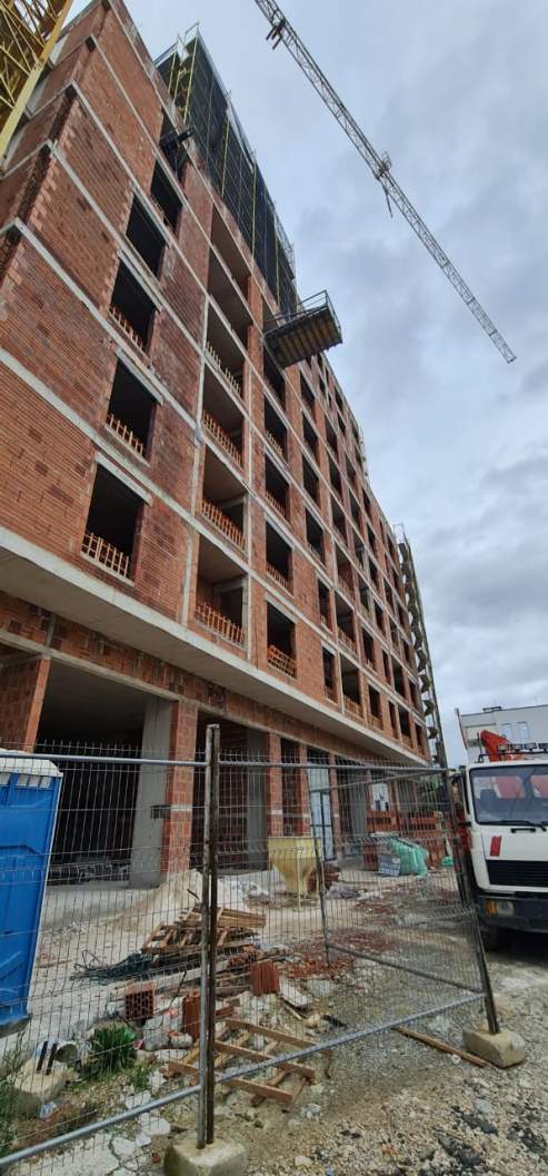 Tirane, shitet apartament Kati 2, 117 m² 234.000 Euro (Buze rruges kryesore)