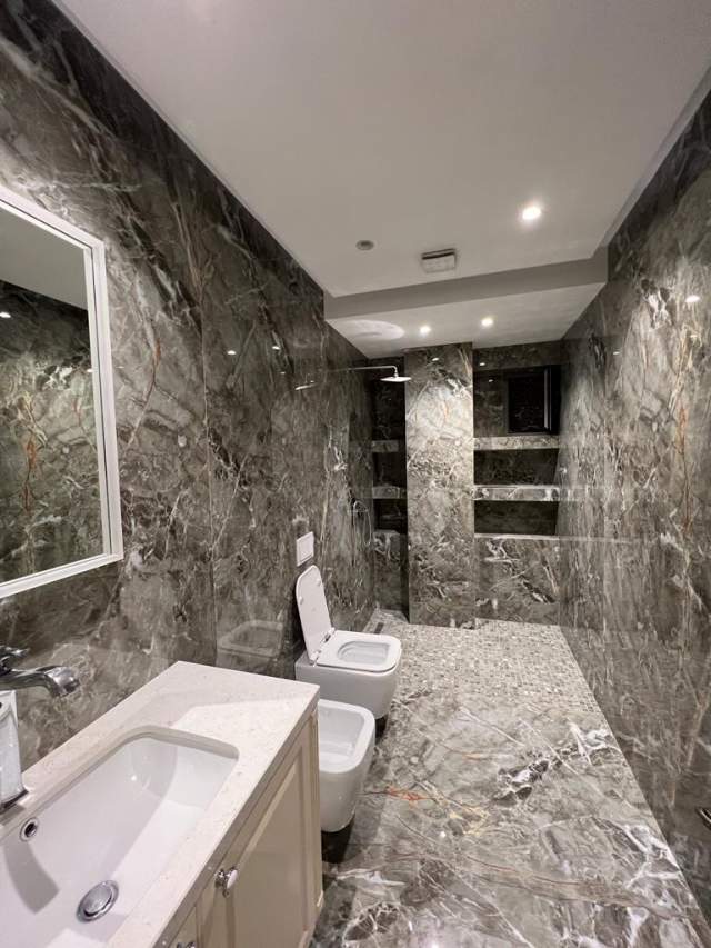 Tirane, jepet me qera zyre Kati 6, 213 m² 2500 Euro (Rruga Perlat Rexhepi)