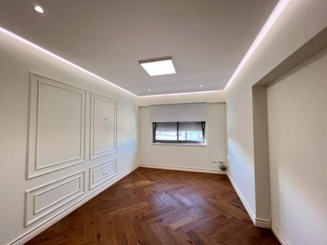 Tirane, jepet me qera zyre Kati 6, 213 m² 2500 Euro (Rruga Perlat Rexhepi)