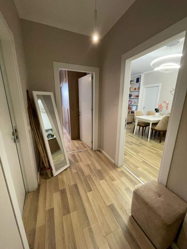 Tirane, jepet me qera apartament 2+1 Kati 5, 600 Euro (Farmacia 10)