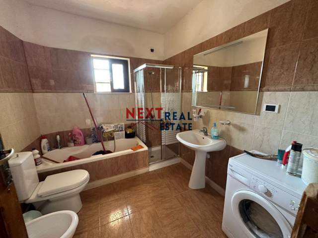 Vlore, shitet shtepi 2+1+A+BLK Kati 0, 230 m² 230.000 Euro (Ngjitur me Drejtorine e Policise, Vlore)