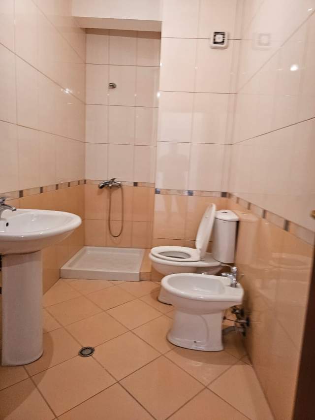 Tirane, shitet apartament 2+1+BLK Kati 12, 80 m² 142.000 Euro (Rruga e kavajes)