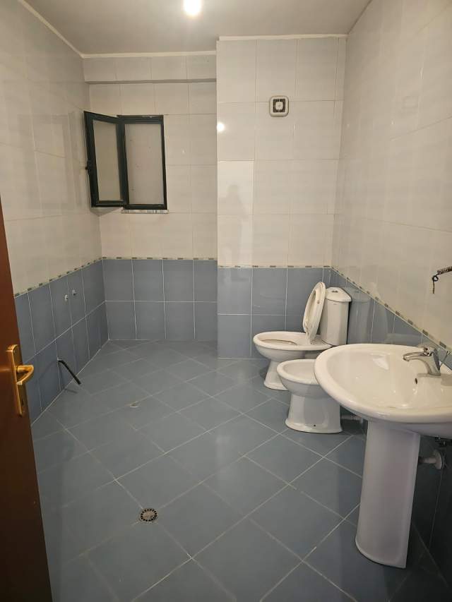 Tirane, shitet apartament 1+1+BLK Kati 12, 70 m² 121.000 Euro (Rruga e kavajes)