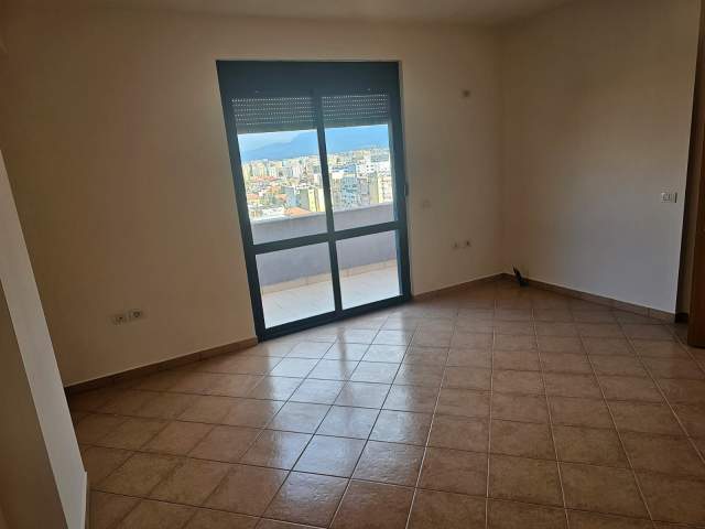 Tirane, shitet apartament 1+1+BLK Kati 12, 70 m² 121.000 Euro (Rruga e kavajes)