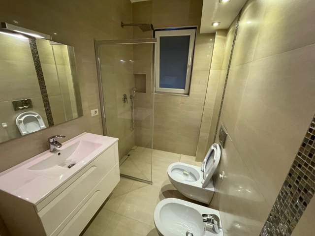 Tirane, jepet me qera 1.000 Euro