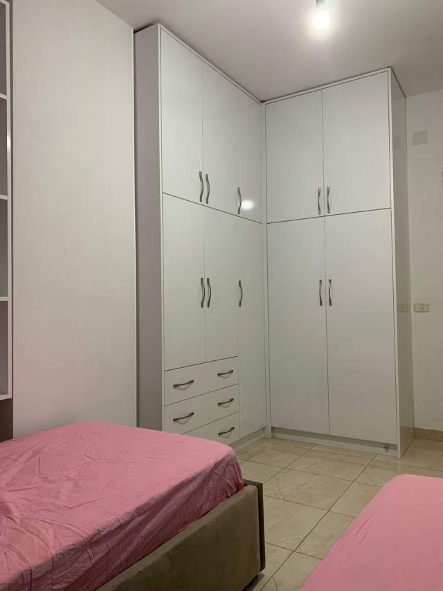 Tirane, jepet me qera apartament Kati 7, 95 m² 450 Euro (astir)
