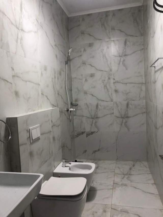 Tirane, jepet me qera apartament 2+1 95 m² 500 Euro (tek Porcelani)