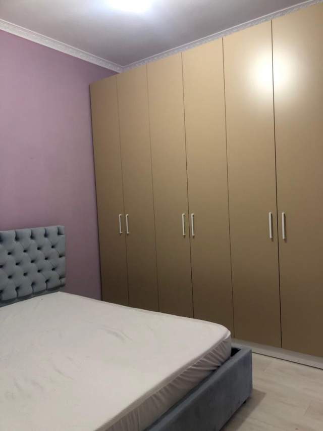 Tirane, jepet me qera apartament 2+1 95 m² 500 Euro (tek Porcelani)