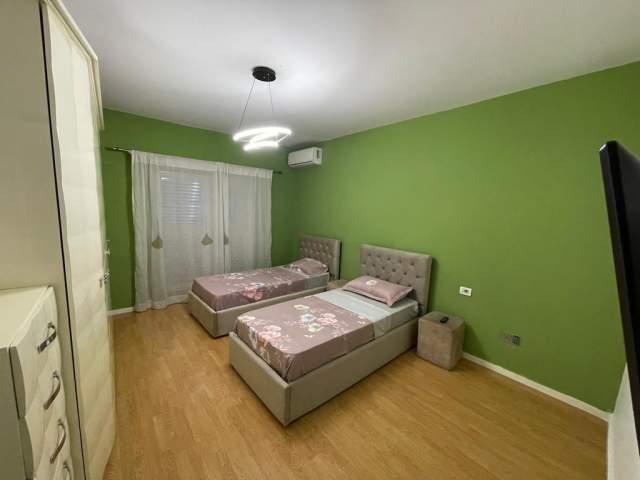 jepet me qera apartament 3+1+A+BLK Kati 2, 200 m² 1.000 Euro (Komuna e Parisit)
