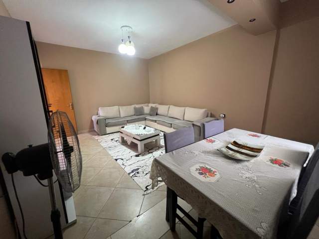 Tirane, jepet me qera apartament 2+1+BLK Kati 1, 130 m² 400 Euro (Sauk, prane Akademise se Policise)