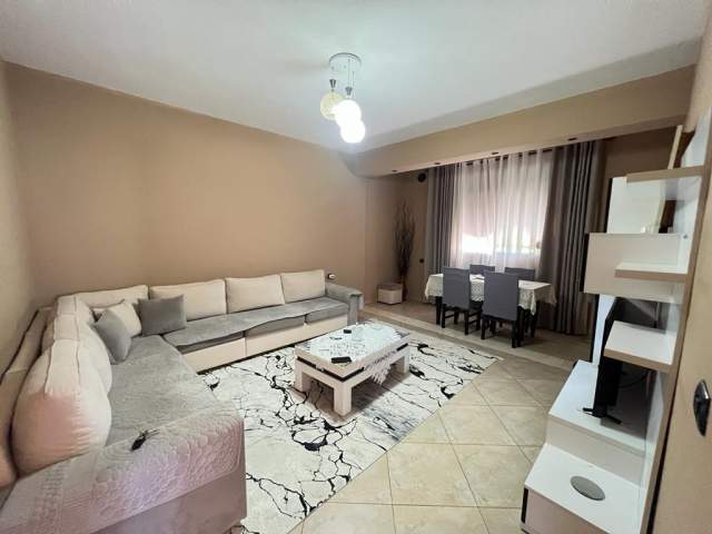 Tirane, jepet me qera apartament 2+1+BLK Kati 1, 130 m² 400 Euro (Sauk, prane Akademise se Policise)