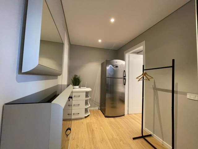 Tirane, jepet me qera apartament 1+1+BLK Kati 3, 60 m² 700 Euro (Bulevardi Bajram Curri)