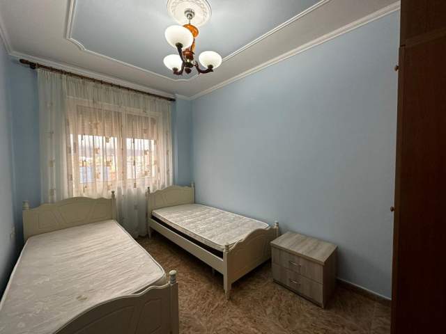 Tirane, jepet me qera apartament 2+1+BLK Kati 8, 100 m² 550 Euro (Rruga Robert Shvarc)