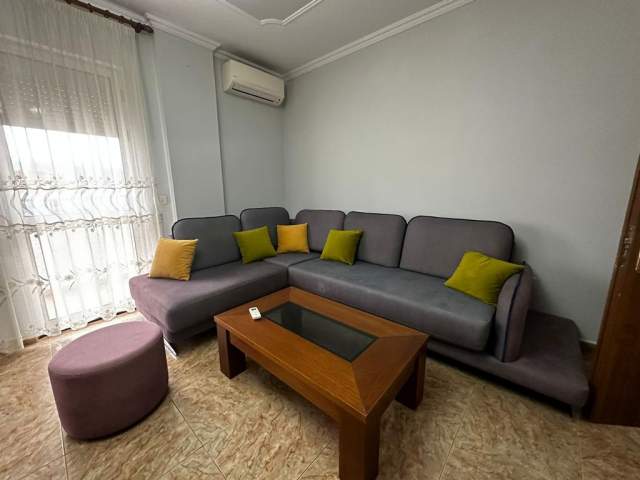 Tirane, jepet me qera apartament 2+1+BLK Kati 8, 100 m² 550 Euro (Rruga Robert Shvarc)