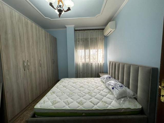 Tirane, jepet me qera apartament 2+1+BLK Kati 8, 100 m² 550 Euro (Rruga Robert Shvarc)