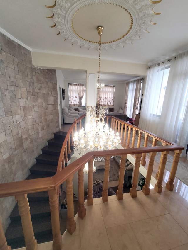 Tirane, jepet me qera Vile 3+1+A+BLK Kati 2, 250 m² 1.500 Euro (Kodra e Diellit)