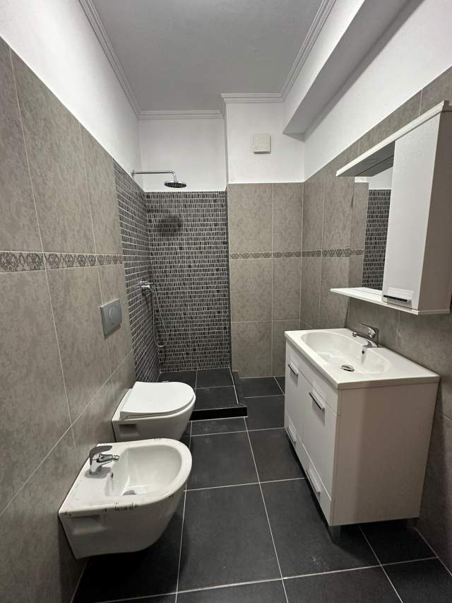 Tirane, jepet me qera apartament 2+1+BLK Kati 6, 100 m² 380 Euro (Rruga Bedri Karapici)