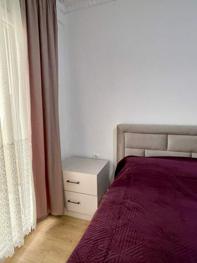 Tirane, jepet me qera apartament Kati 3, 700 Euro (Shkollla e Baletit)