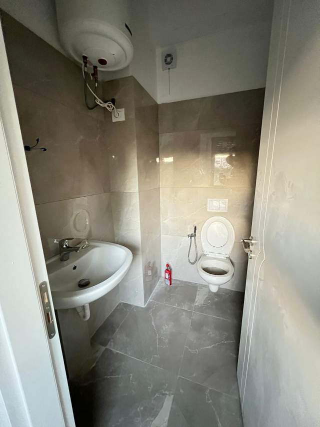 Tirane, ofert ambjent biznesi Kati 1, 40 m² 300 Euro (Rruga Teodor Keko)