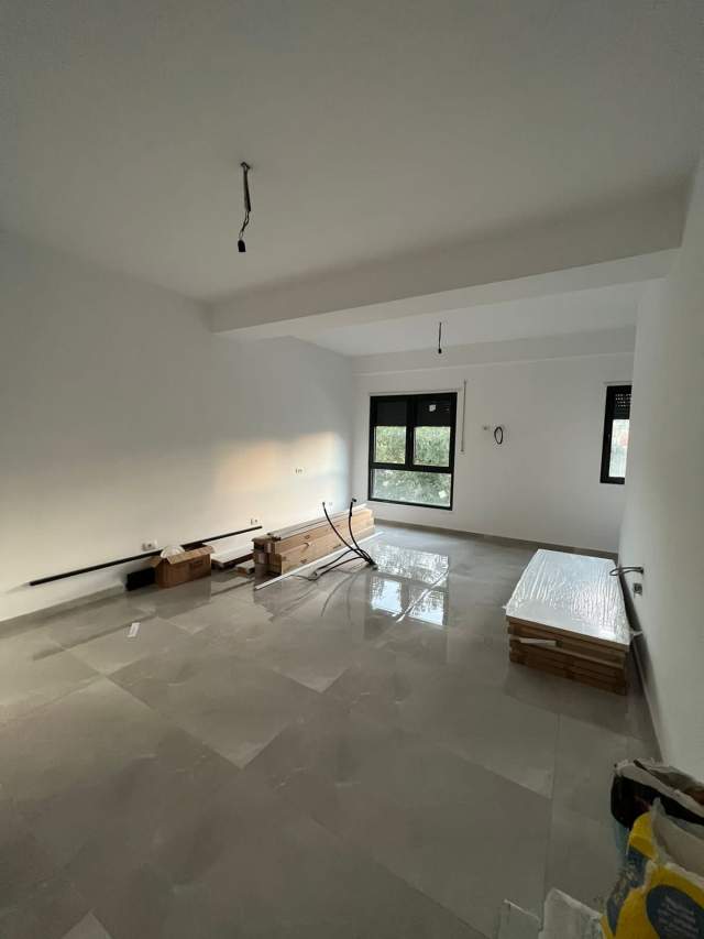 Tirane, ofert ambjent biznesi Kati 1, 40 m² 300 Euro (Rruga Teodor Keko)