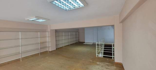 Tirane, jepet me qera ambjent biznesi Kati 0, 65 m² 1.000 Euro (rruga e Elbasanit)