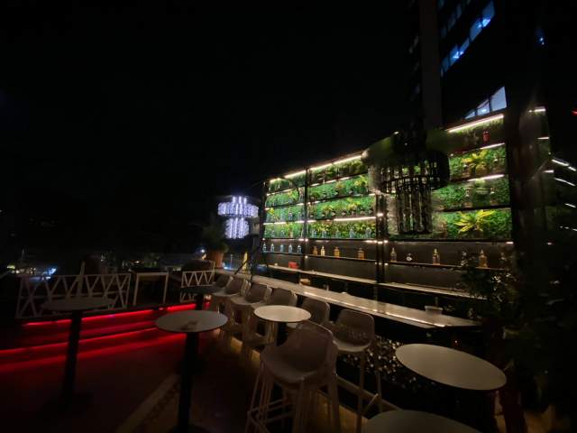 Tirane, jepet me qera bar-resorant Kati 3, 418 m² 5000 Euro