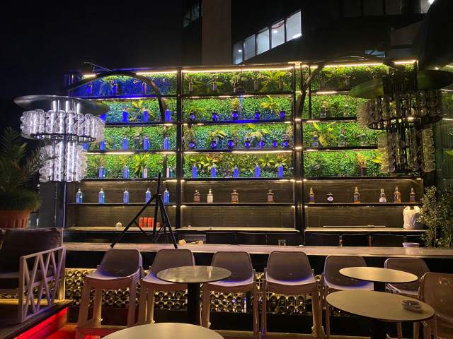 Tirane, jepet me qera bar-resorant Kati 3, 418 m² 5000 Euro