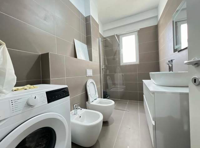 Tirane, jepet me qera apartament 2+1+BLK Kati 1, 100 m² 500 Euro (Rruga Sokrat Miho, Rezidenca Klensi)