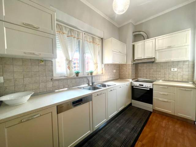 Tirane, ofert apartament 2+1+BLK Kati 5, 110 m² 800 Euro (Rruga Irfan Tomini)