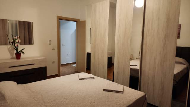 Tirane, ofert apartament 2+1+BLK Kati 5, 110 m² 800 Euro (Rruga Irfan Tomini)