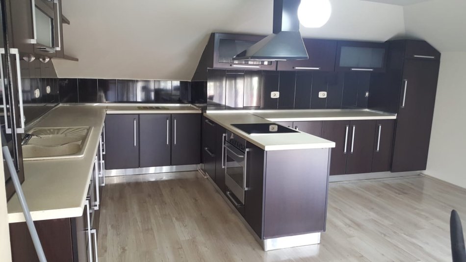 Tirane, jepet me qera apartament 2+1+Ballkon Kati 4, 200 m² 400 € (qyteti studenti)